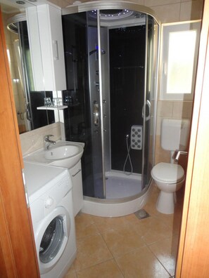 Apartment (Two-Bedroom Apartment with Balcony an) | Bathroom | Shower, towels