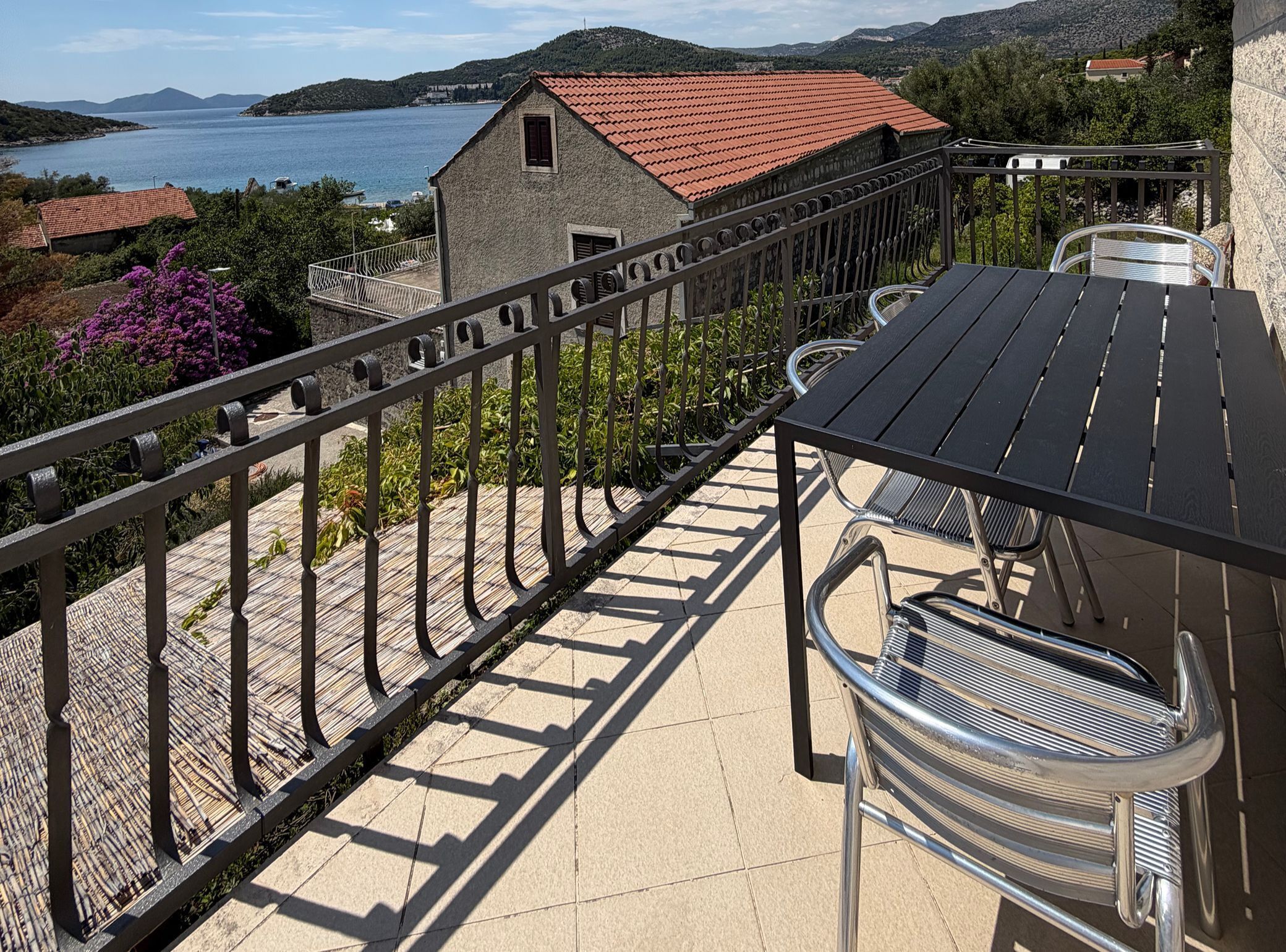 Apartamento (Two-Bedroom Apartment with Balcony an) | Sacada