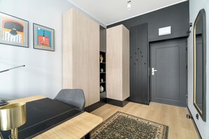 Lägenhet - 1 sovrum - kök | Individuell inredning, skrivbord, arbetsyta för laptop och sängkläder