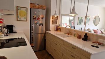 Réfrigérateur, four, plaque de cuisson, lave-vaisselle