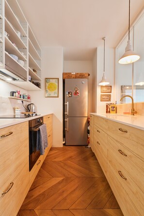 Kühlschrank, Ofen, Herdplatte, Geschirrspüler