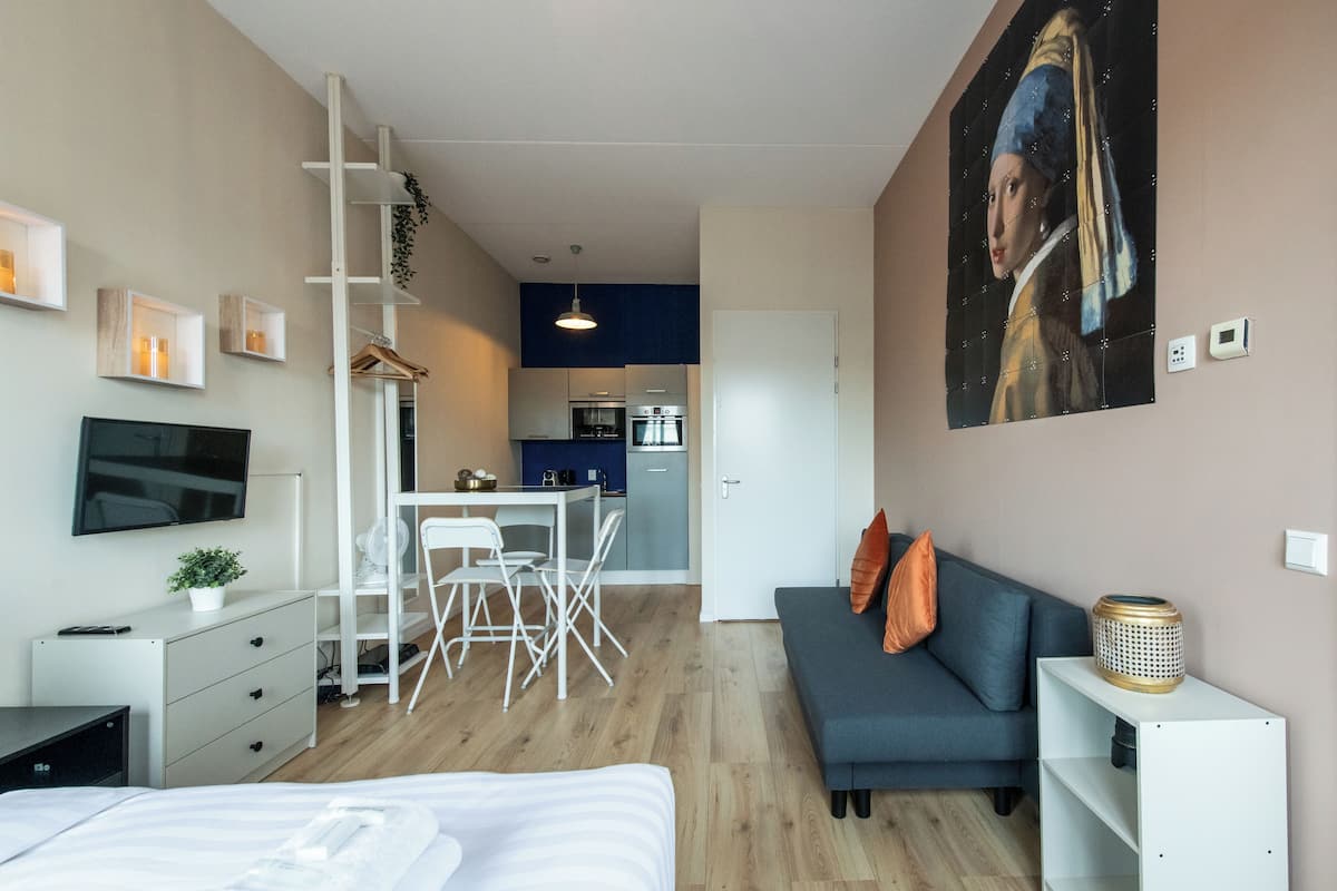 Comfort Studio, 1 Queen Bed | Living area