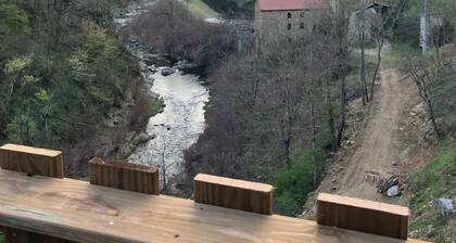 Gite de Charme Tout Confort en Pleine Nature au Bord de la Rivière Pour 10 Pers
