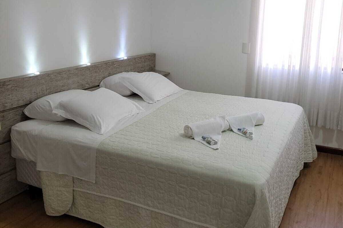 Chambre avec lits jumeaux, 1 très grand lit, non-fumeur, salle de bain privée | Accès au Wi-Fi (inclus), literie fournie