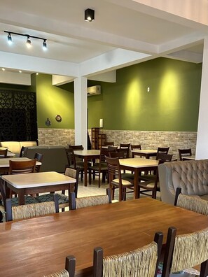 Free daily continental breakfast  - Hotel Vila Germânica  (Blumenau)