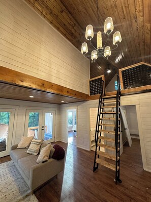 Interior - Boulder Trail Getaway- 15 min from New River Gorge National Park (Mt. Nebo)