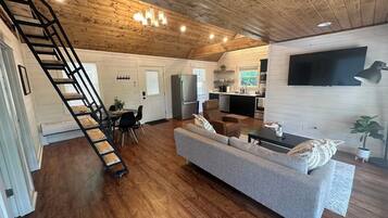 Una Smart TV, una chimenea