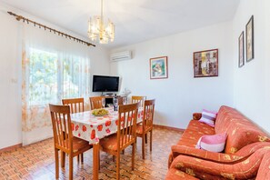 Apartment (Apartment Mia-Three Bedroom Apartment) | Dining room - Apartment Mia (Supetar)