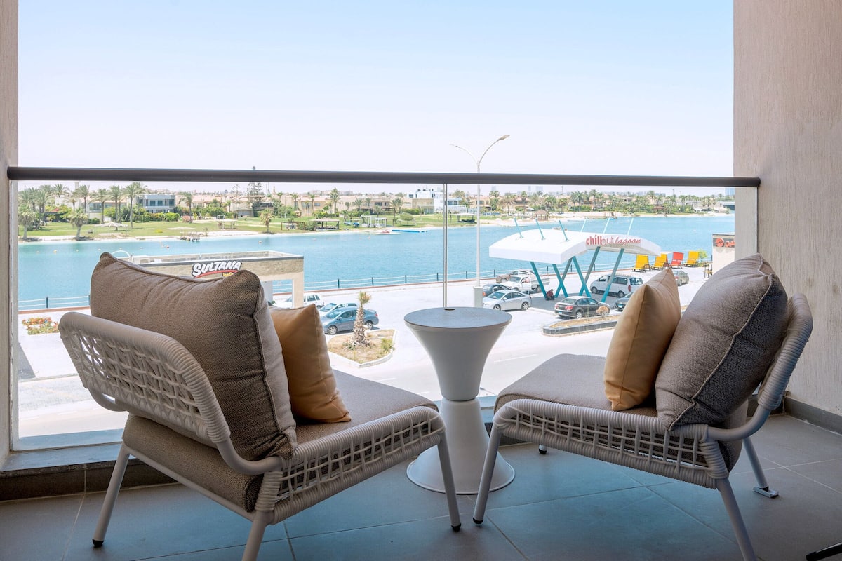 Room, 2 Twin Beds, City View (Marina) | Minibar, in-room safe, soundproofing, iron/ironing board