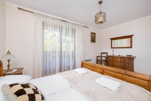 2 chambres, fer et planche à repasser, Wi-Fi, draps fournis