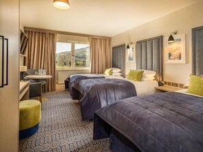 A hotel room with two beds, a desk, a chair, and a view of the outdoors. - Four Seasons Hotel Carlingford (Carlingford)