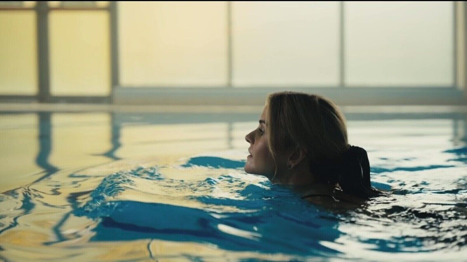 Indoor pool, lifeguards on site