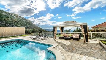 Villa (Villa Pave - Six-Bedroom Villa with T) | Pool