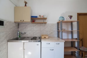 Apartment (Economy Two Bedroom Apartment with Te) | Private kitchen | Fridge