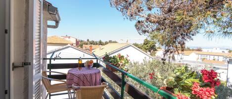 Apartment (tandard Two Bedroom Apartment with Ba) | Balcony