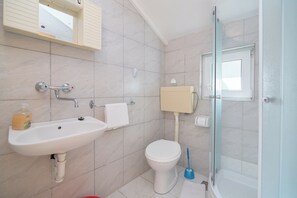 A bathroom with a sink, toilet, and shower. - Apartments Pinija - (Supetar)