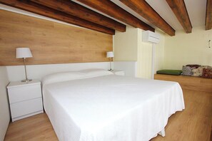 1 bedroom, in-room safe, desk, iron/ironing board