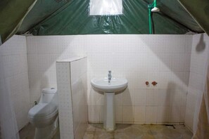 샤워 시설, 레인폴 샤워기, 슬리퍼, 타월