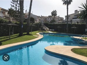 Pool - Semi-detached house very close to the beach of Mil Palmeras. Ideal for families. (Pilar de la Horadada)