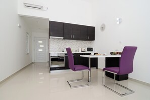 Studio (Ploce Apartments - Studio Apartment w) | Private kitchen | Fridge - LUV Luxury Apartments (Dubrovnik)