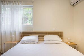 2 chambres, coffres-forts dans les chambres, bureau