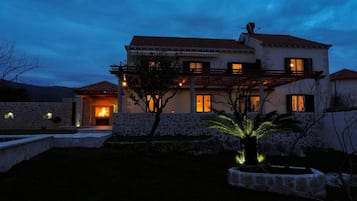 Villa (Four-Bedroom Villa with Terrace and P) | Exterior