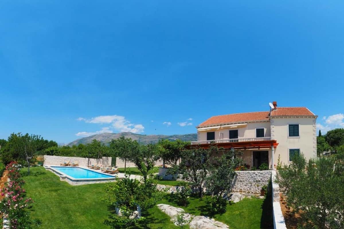 Villa (Four-Bedroom Villa with Terrace and P) | Esterni