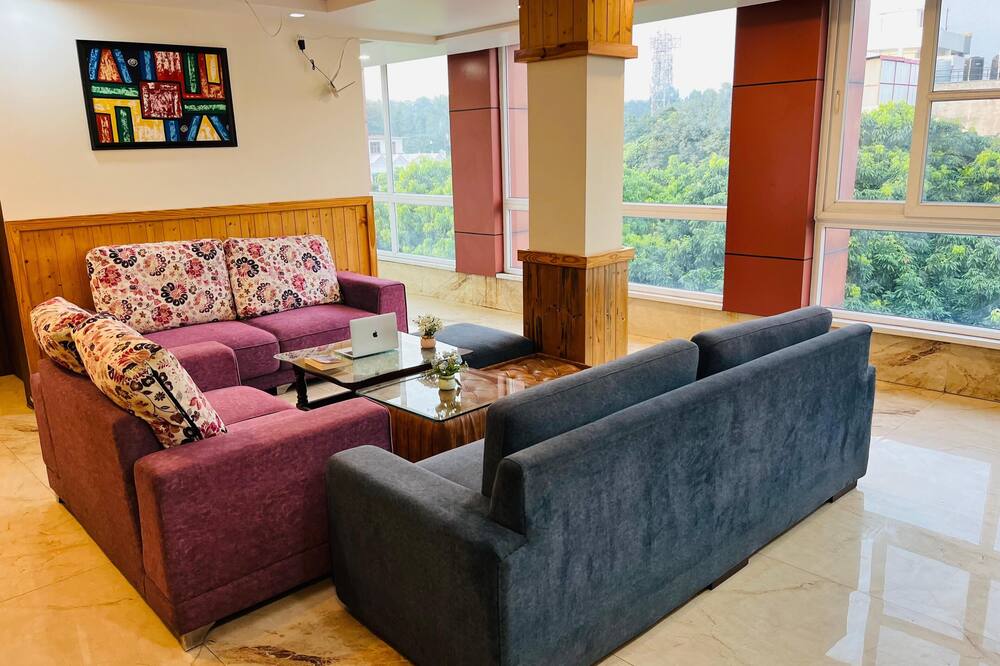 Hotel Maira