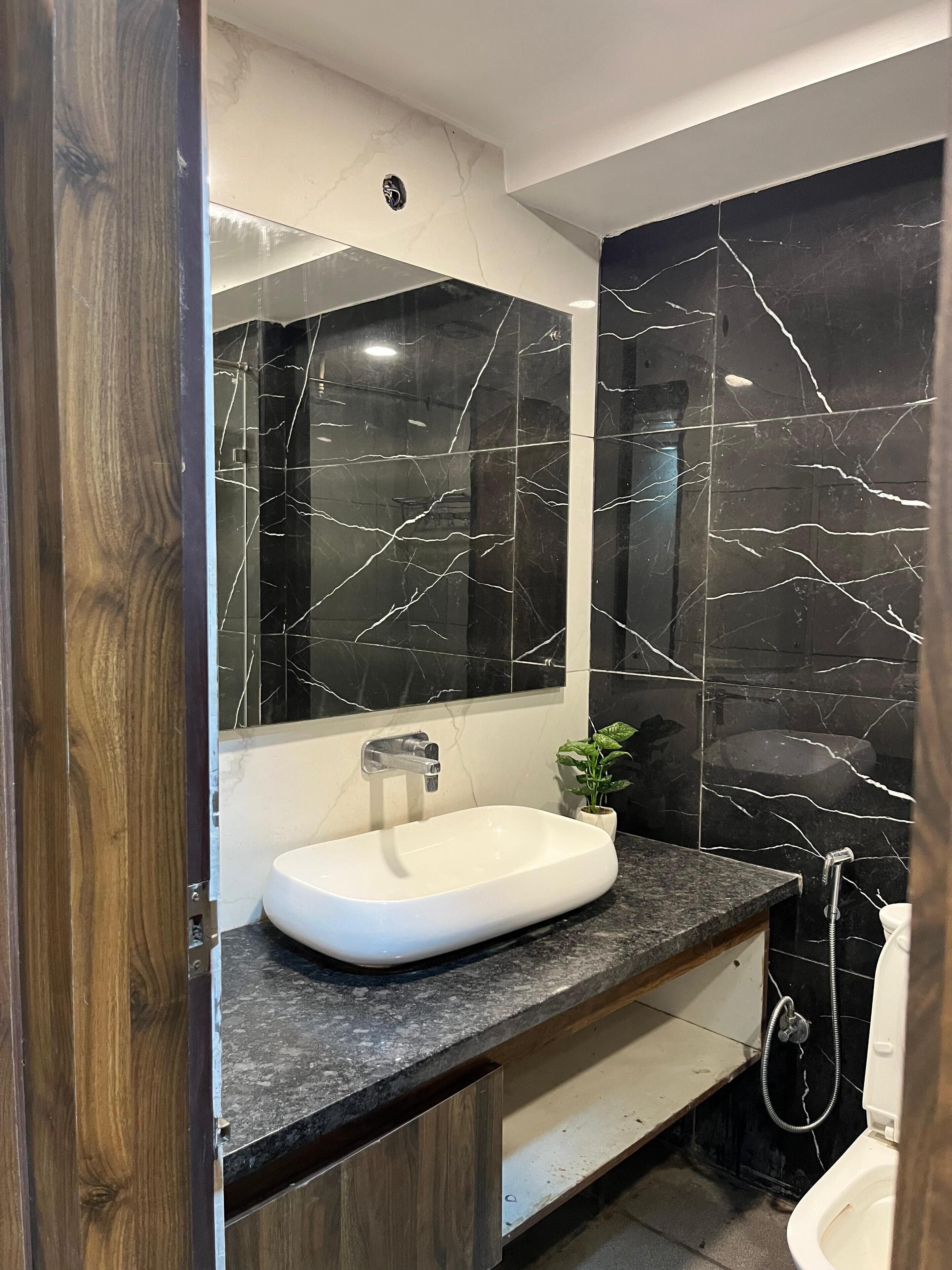 Deluxe Room | Bathroom | Slippers