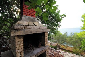 Apartment (One Bedroom Apartment with Terrace an) | BBQ/picnic area - Apartments Sunset (Blato)