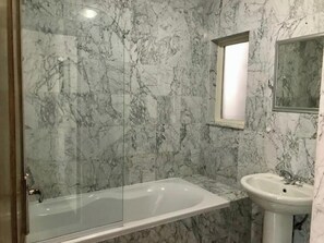 Quarto luxo, banheiro privativo, vista para a cidade | Banheiro | Secador de cabelo 