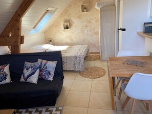 1 bedroom, free WiFi, bed sheets - Studio à la Campagne. Situé à 25 Minutes des Plages de Pénestin, Damgan (Missillac)