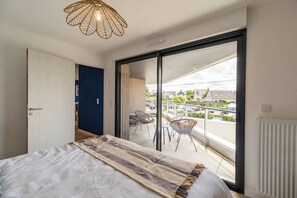 2 bedrooms, internet, bed sheets