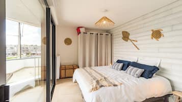 1 habitación, cuna de viaje y ropa de cama
