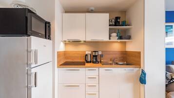 Réfrigérateur, micro-ondes, four, lave-vaisselle