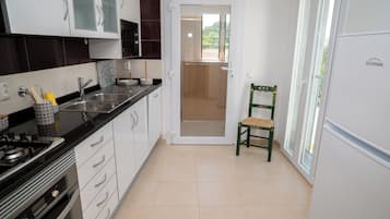 Apartemen Basic, 1 Tempat Tidur Double dengan tempat tidur Sofa | Dapur pribadi | Lemari es besar, microwave, oven, dan mesin pencuci piring