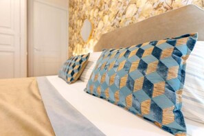 2 bedrooms, desk, WiFi, bed sheets - 2 Bedroom Bed & breakfast in Cagliari (Cagliari)