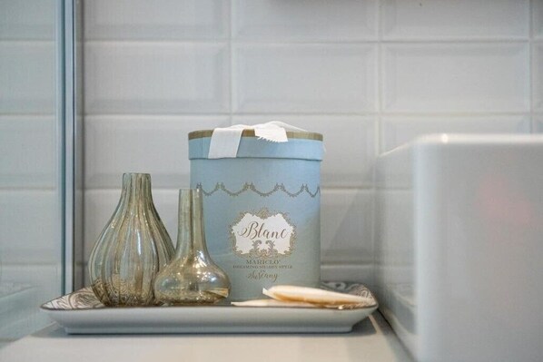 Dusche, Haartrockner, Bidet, Handtücher