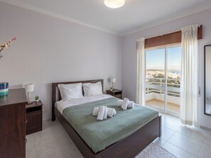 2 chambres, fer et planche à repasser, lit parapluie, Wi-Fi