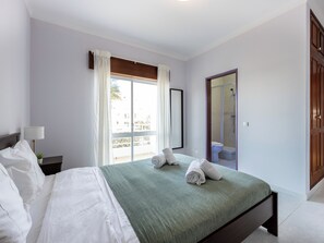 2 Schlafzimmer, Bügeleisen/Bügelbrett, Reisekinderbett, WLAN