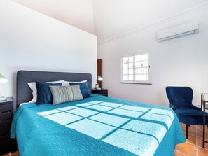 5 bedrooms, iron/ironing board, travel crib, WiFi