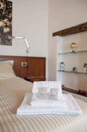 Egyptian cotton sheets, premium bedding, down comforters - Boutique Rooms 3.0 (Ferrara)