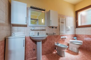 Shower, hair dryer, bidet, towels - Residence I Mirti n. 25 (Santa Teresa di Gallura)