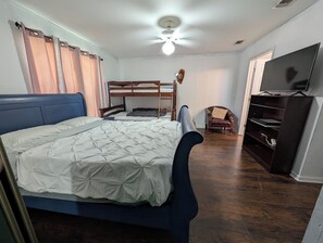 3 chambres, fer et planche à repasser, Wi-Fi, draps fournis