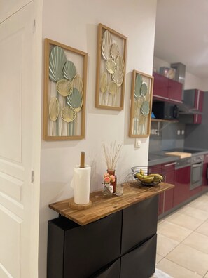 Private kitchen - La Balnéaire Maison de Standing Tout Confort (Boisseuil)