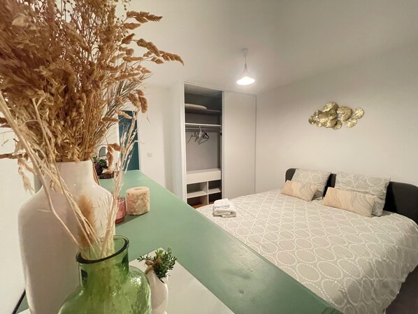 3 bedrooms, iron/ironing board, WiFi, bed sheets - La Balnéaire Maison de Standing Tout Confort (Boisseuil)