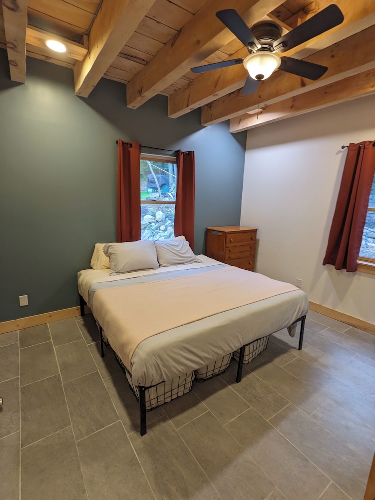 Adirondack Getaway in Lake 4 Bedroom New Construction House