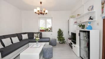 Apartment (Apartment Villa DD - Four Bedroom Apa) | Living room | 32-inch flat-screen TV with cable channels