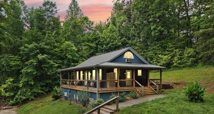 Robins Nest nestled on Nolin Lake! Boat parking onsite & close to the boat ramp!