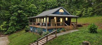 Robins Nest nestled on Nolin Lake! Boat parking onsite & close to the boat ramp!